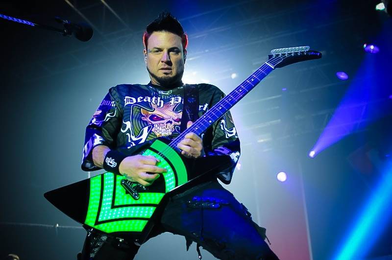 Malou sportovní halou v Praze otřásli Papa Roach a Five Finger Death Punch