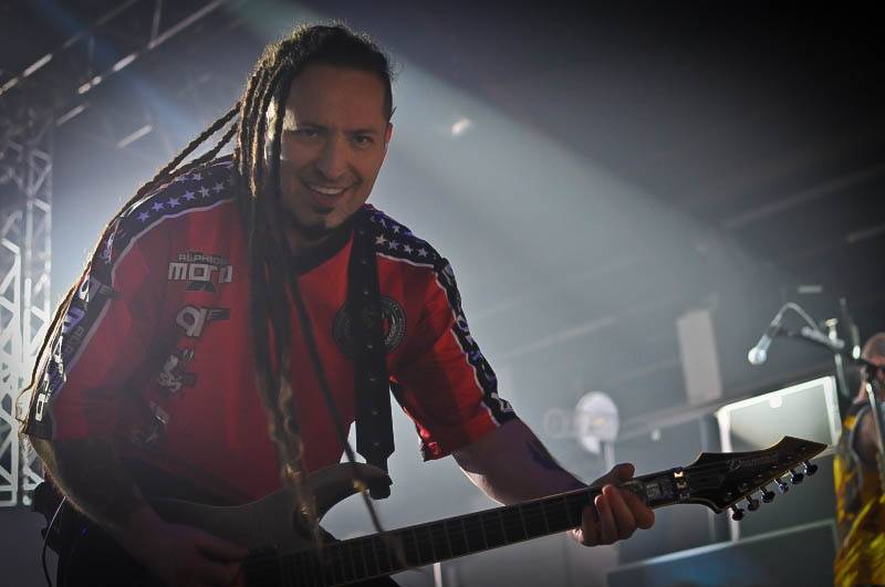 Malou sportovní halou v Praze otřásli Papa Roach a Five Finger Death Punch