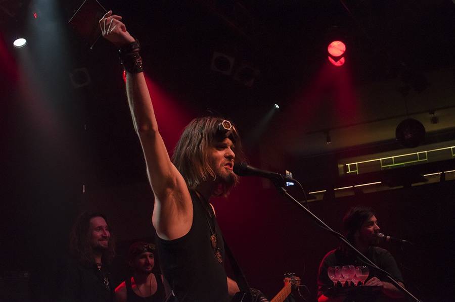 Stroy vyšvihli v Lucerna Music Baru show hodnou velikánů