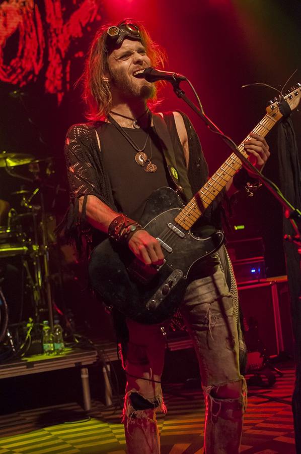 Stroy vyšvihli v Lucerna Music Baru show hodnou velikánů