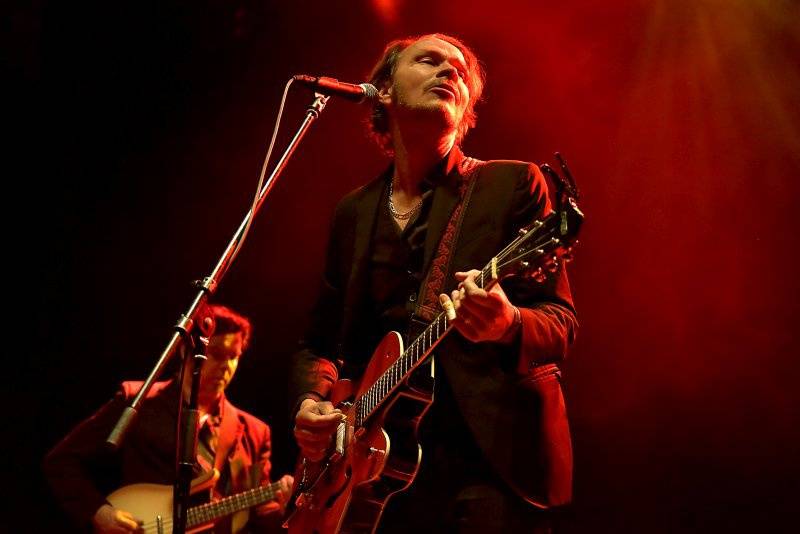 Po boku Nicka Cavea procestoval celý svět, nyní zahrál Hugo Race v Praze