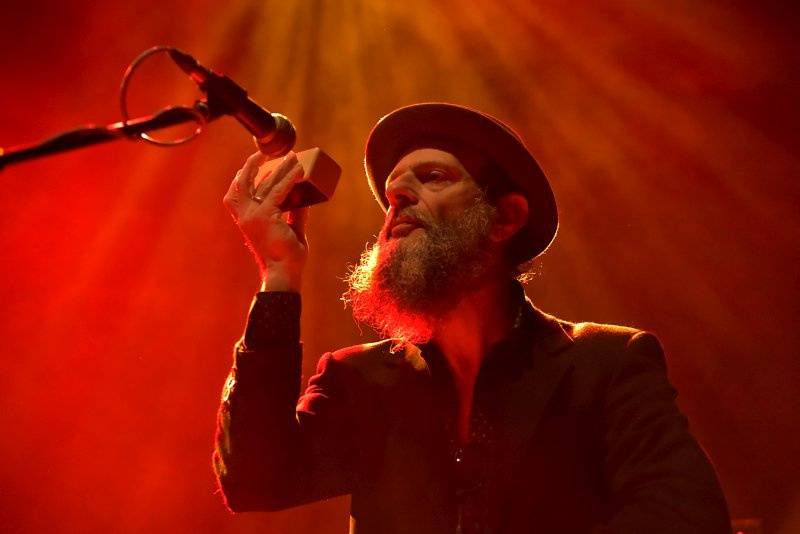 Po boku Nicka Cavea procestoval celý svět, nyní zahrál Hugo Race v Praze