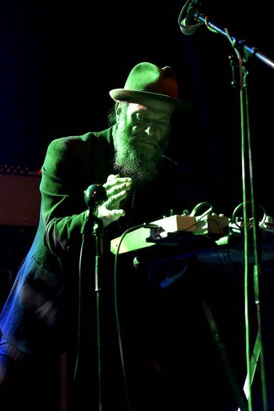 Po boku Nicka Cavea procestoval celý svět, nyní zahrál Hugo Race v Praze