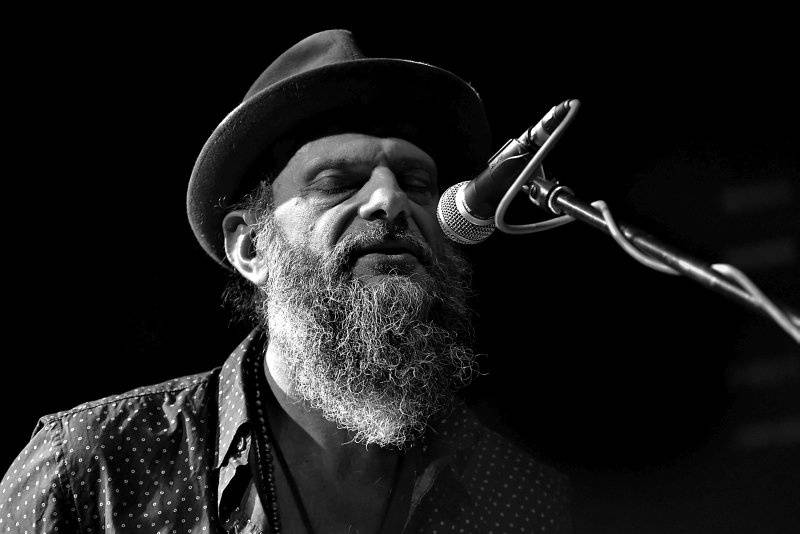 Po boku Nicka Cavea procestoval celý svět, nyní zahrál Hugo Race v Praze