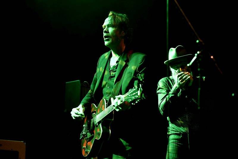 Po boku Nicka Cavea procestoval celý svět, nyní zahrál Hugo Race v Praze