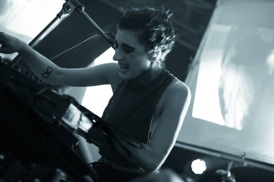 IAMX v Roxy: nová deska, skvělý setlist a narvaný klub