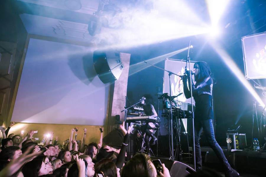 IAMX v Roxy: nová deska, skvělý setlist a narvaný klub