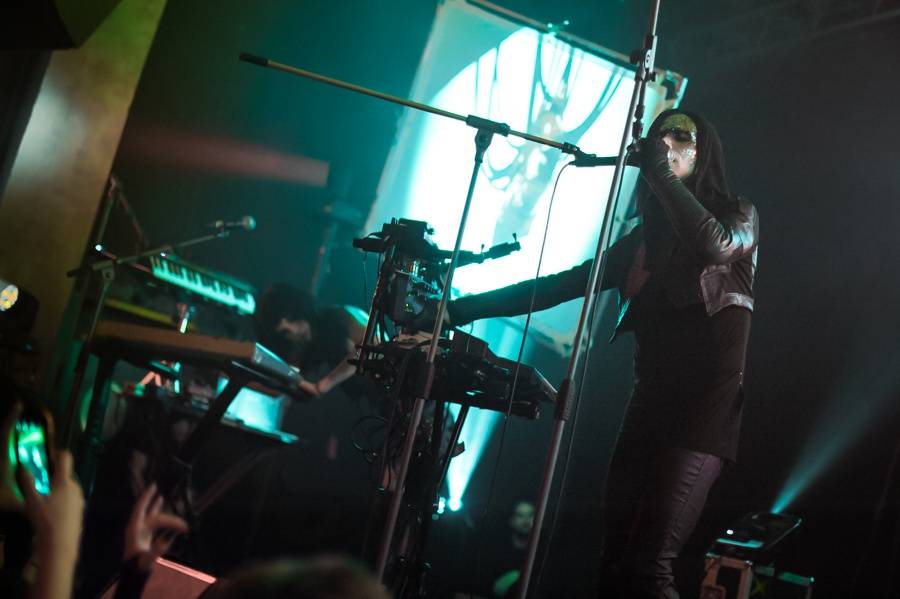 IAMX v Roxy: nová deska, skvělý setlist a narvaný klub