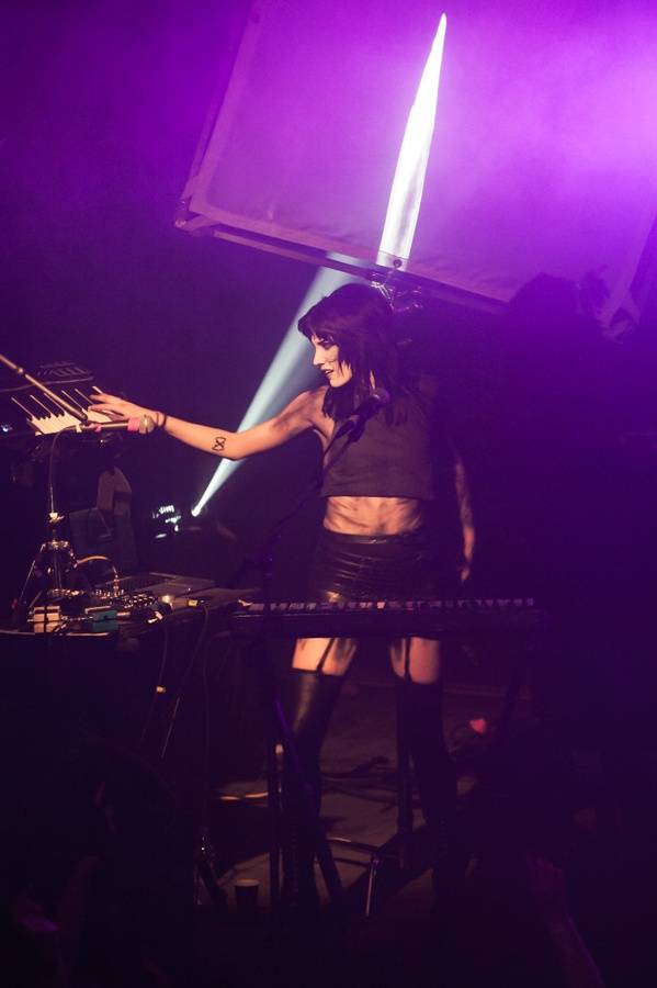 IAMX v Roxy: nová deska, skvělý setlist a narvaný klub