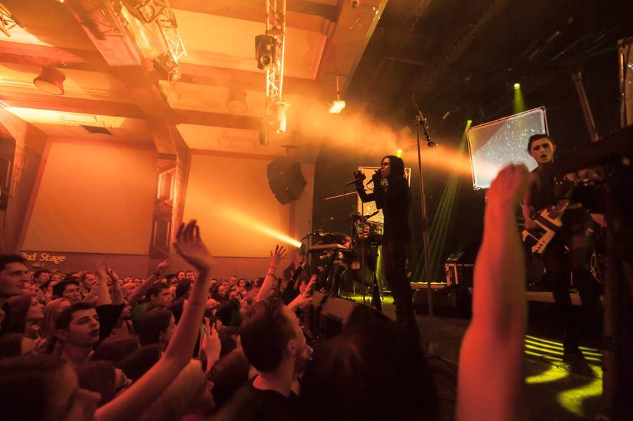 IAMX v Roxy: nová deska, skvělý setlist a narvaný klub