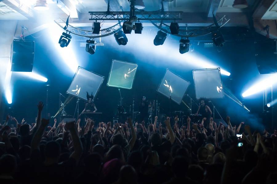 IAMX v Roxy: nová deska, skvělý setlist a narvaný klub