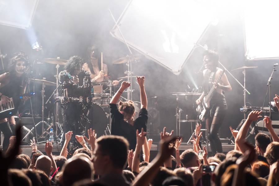 IAMX v Roxy: nová deska, skvělý setlist a narvaný klub