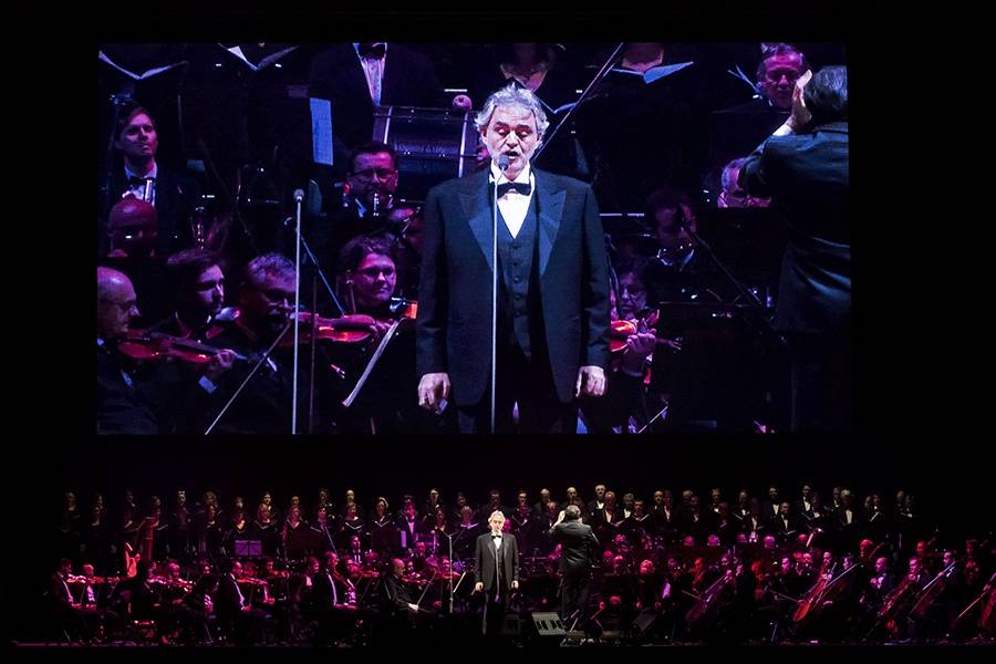 Italský večírek v Praze: Andrea Bocelli naplnil O2 arenu
