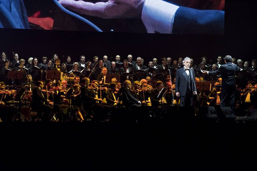 Italský večírek v Praze: Andrea Bocelli naplnil O2 arenu