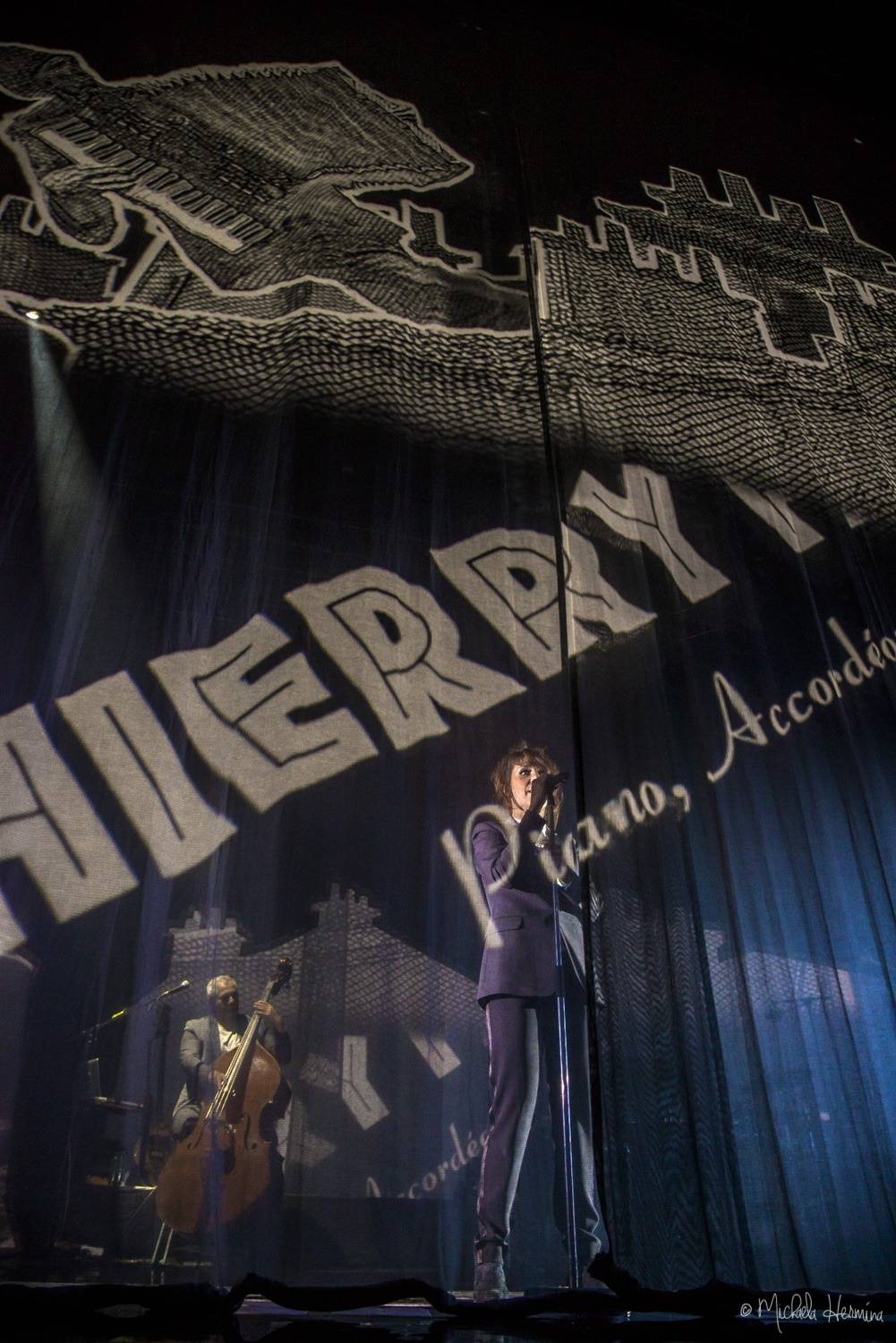 Zaz s písněmi o Paříži znovu zaplnila Forum Karlín