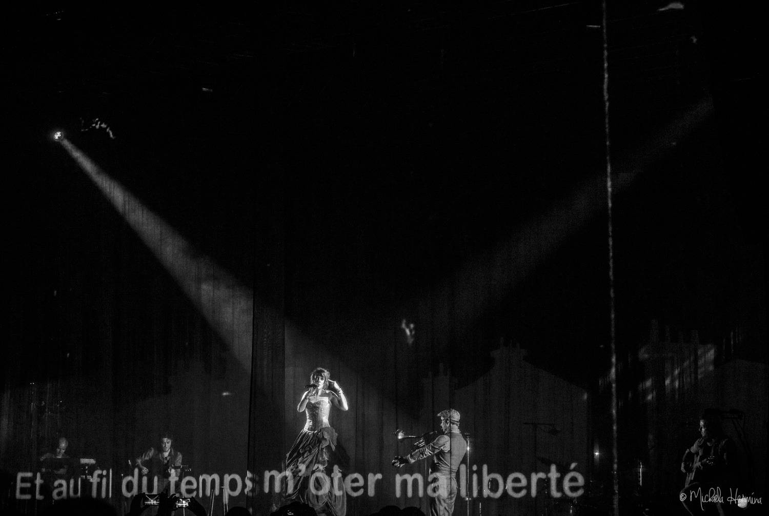 Zaz s písněmi o Paříži znovu zaplnila Forum Karlín