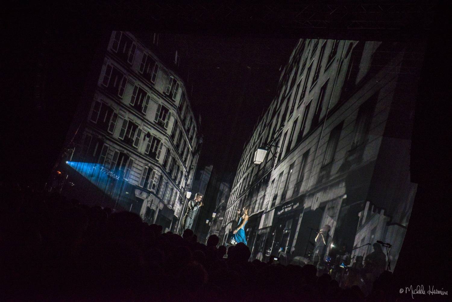 Zaz s písněmi o Paříži znovu zaplnila Forum Karlín