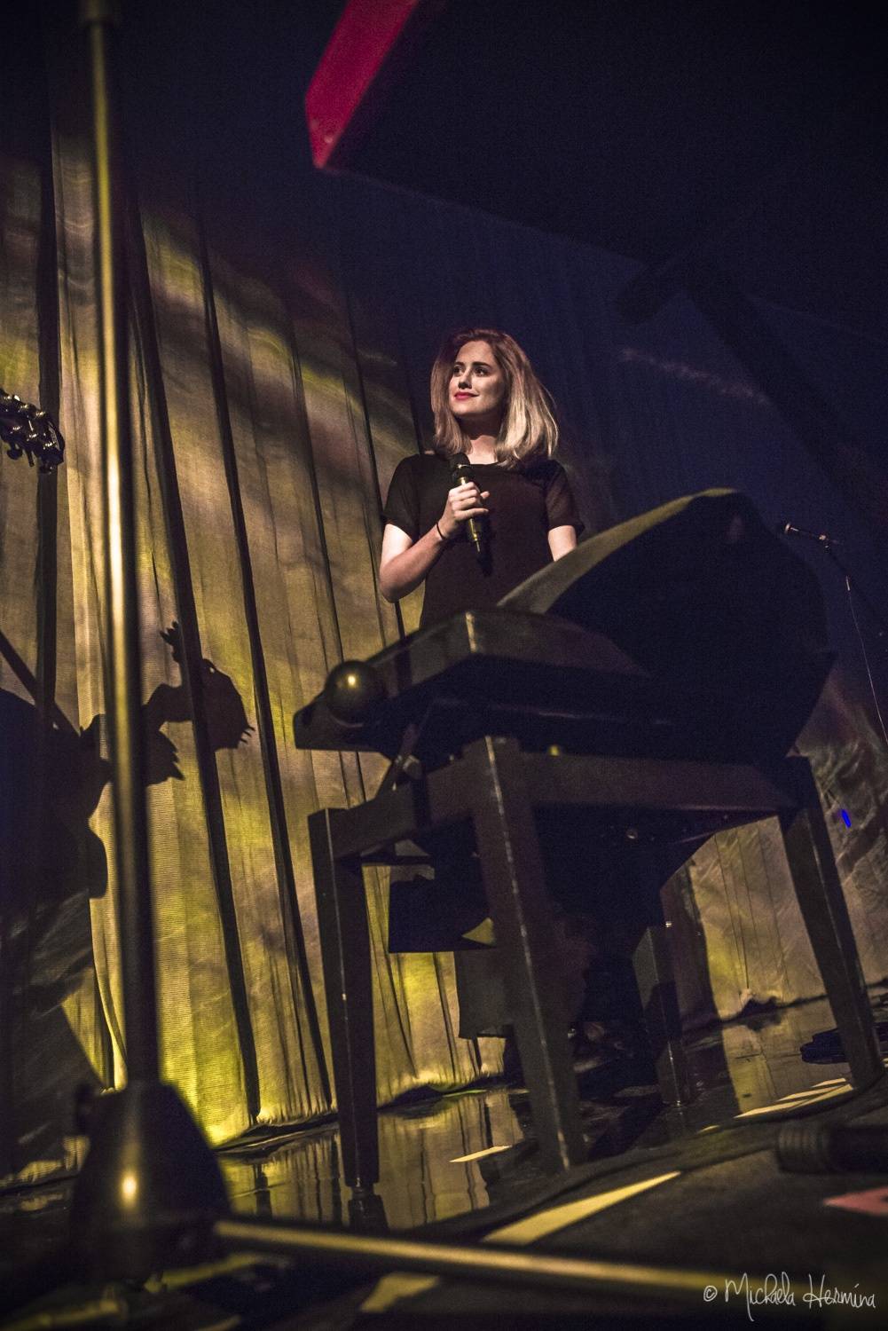 Zaz s písněmi o Paříži znovu zaplnila Forum Karlín