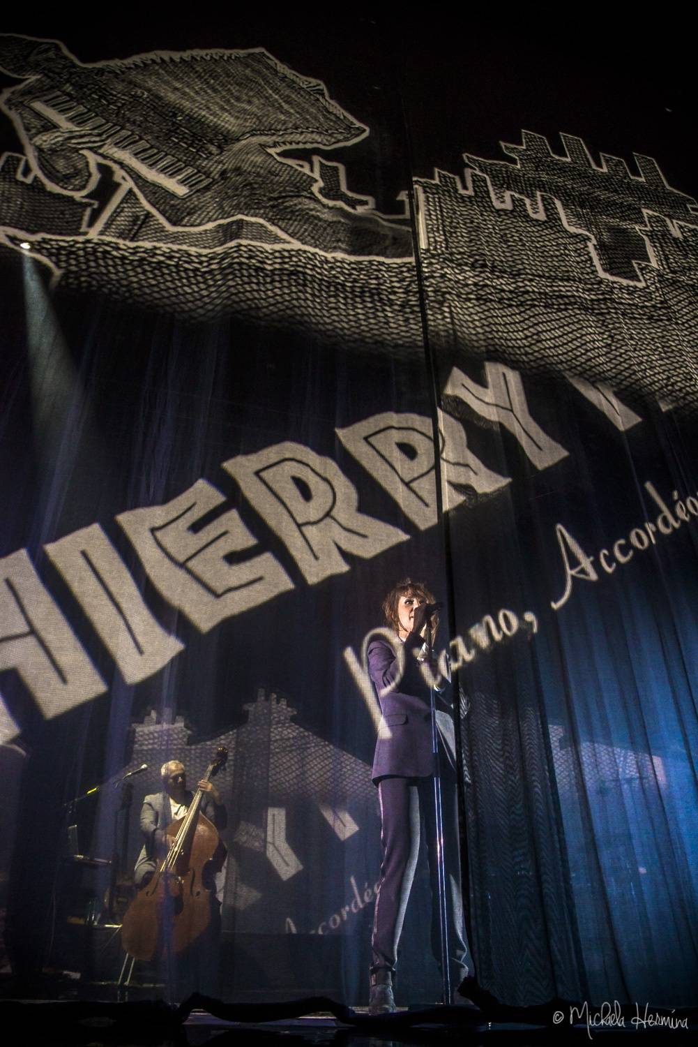 Zaz s písněmi o Paříži znovu zaplnila Forum Karlín