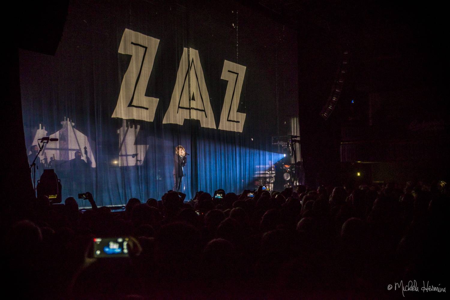 Zaz s písněmi o Paříži znovu zaplnila Forum Karlín