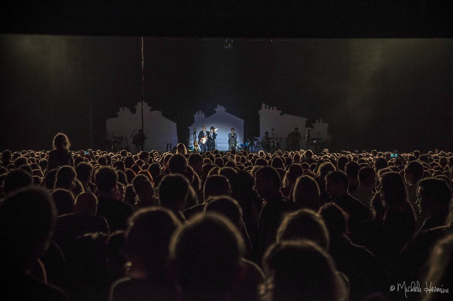 Zaz s písněmi o Paříži znovu zaplnila Forum Karlín