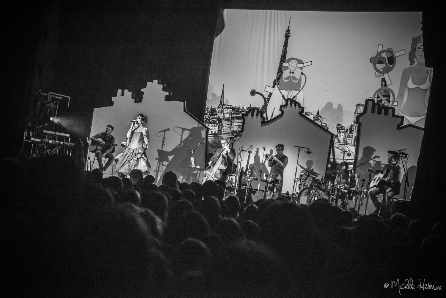 Zaz s písněmi o Paříži znovu zaplnila Forum Karlín