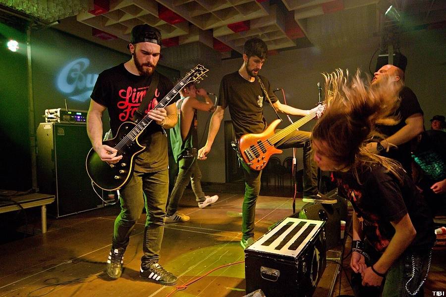 České Budějovice rozpálil Dead End Festival, hráli Locomotive, X-Core i Kurtizány z 25. Avenue