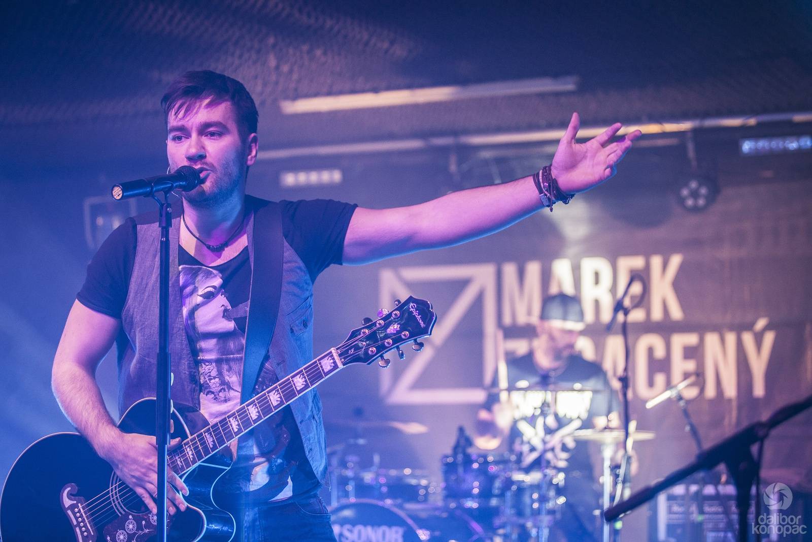 Marek Ztracený pokřtil desku Pády, byli u toho Michal Malátný a Marta Jandová