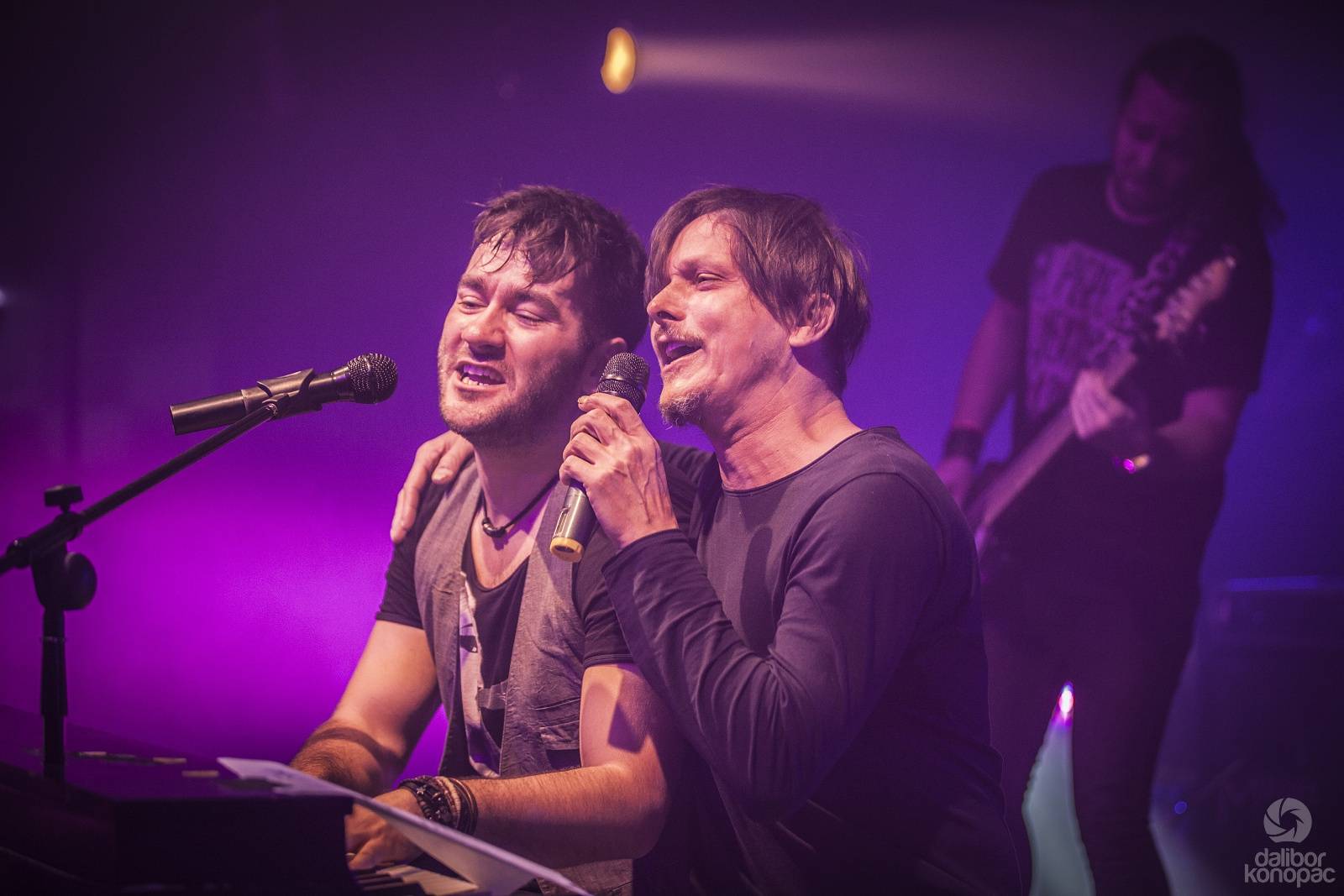 Marek Ztracený pokřtil desku Pády, byli u toho Michal Malátný a Marta Jandová