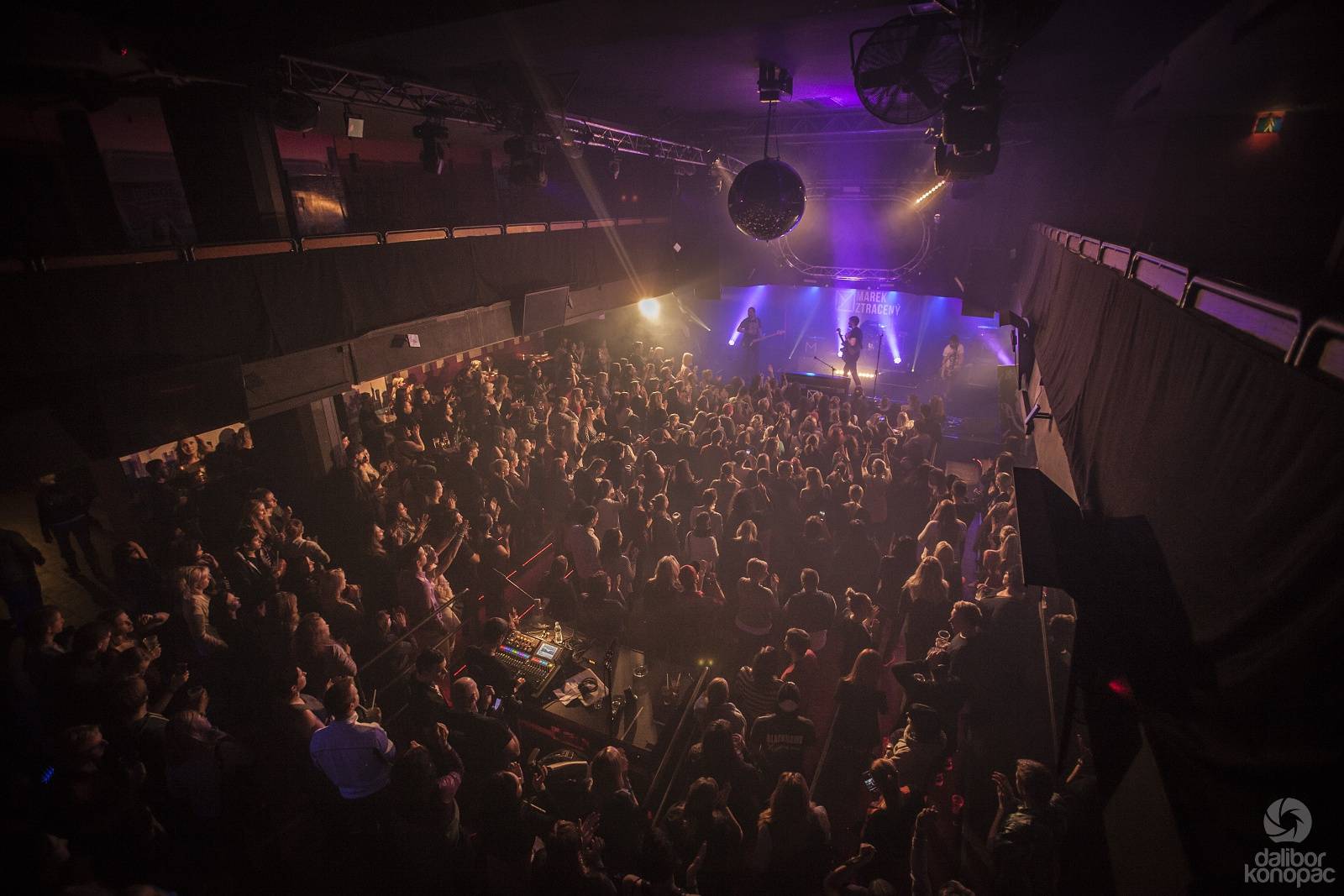 Marek Ztracený pokřtil desku Pády, byli u toho Michal Malátný a Marta Jandová