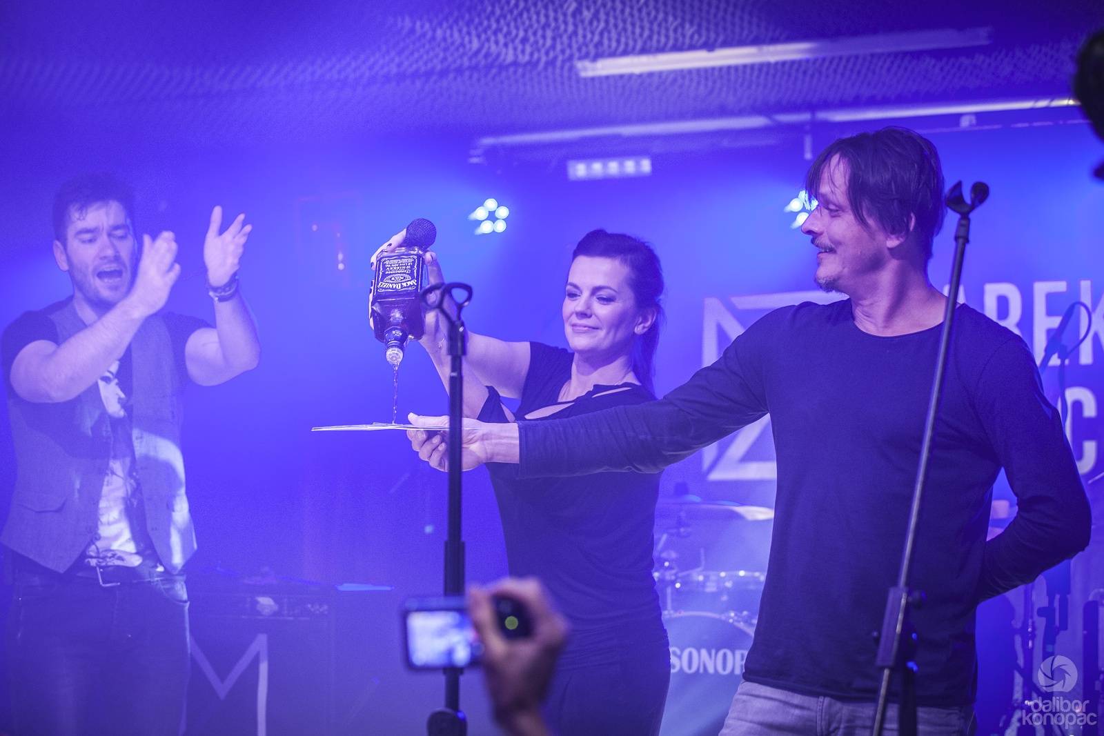 Marek Ztracený pokřtil desku Pády, byli u toho Michal Malátný a Marta Jandová