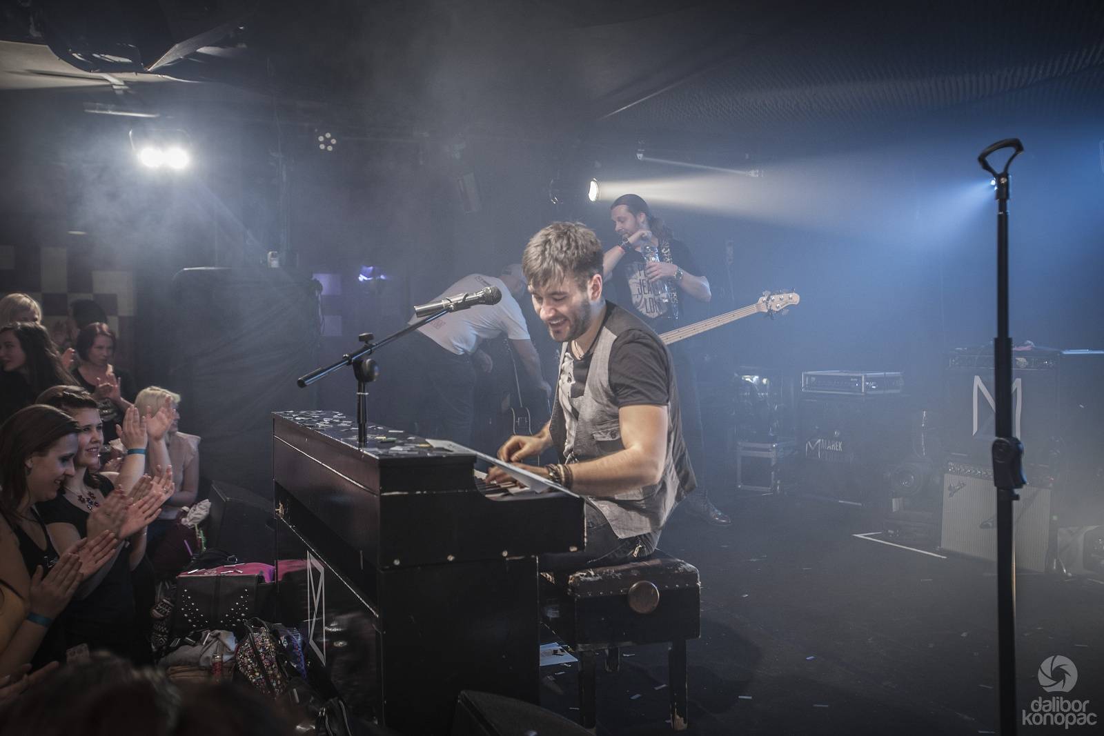 Marek Ztracený pokřtil desku Pády, byli u toho Michal Malátný a Marta Jandová