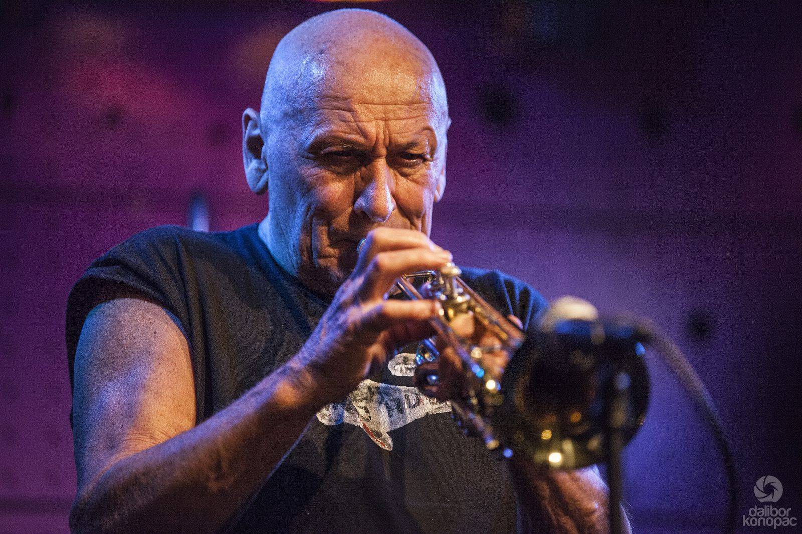 Trumpetista Laco Deczi hrál v JazzDocku energicky
