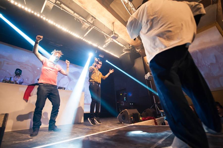 Kapitán Demo vystrojil v Roxy Vánoce jak hajzl