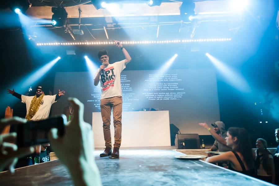 Kapitán Demo vystrojil v Roxy Vánoce jak hajzl