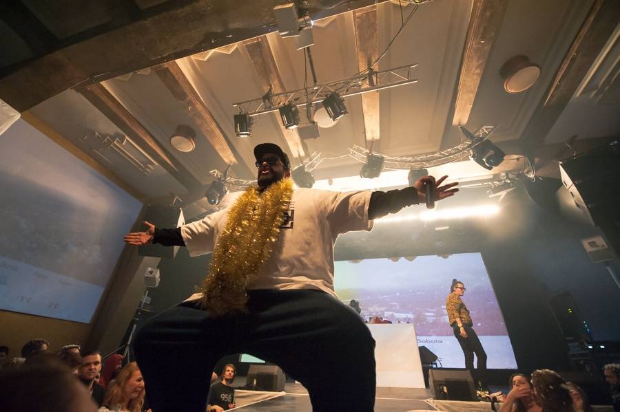 Kapitán Demo vystrojil v Roxy Vánoce jak hajzl