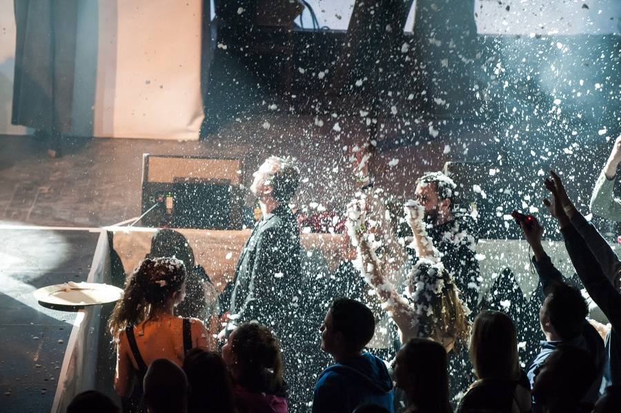 Kapitán Demo vystrojil v Roxy Vánoce jak hajzl