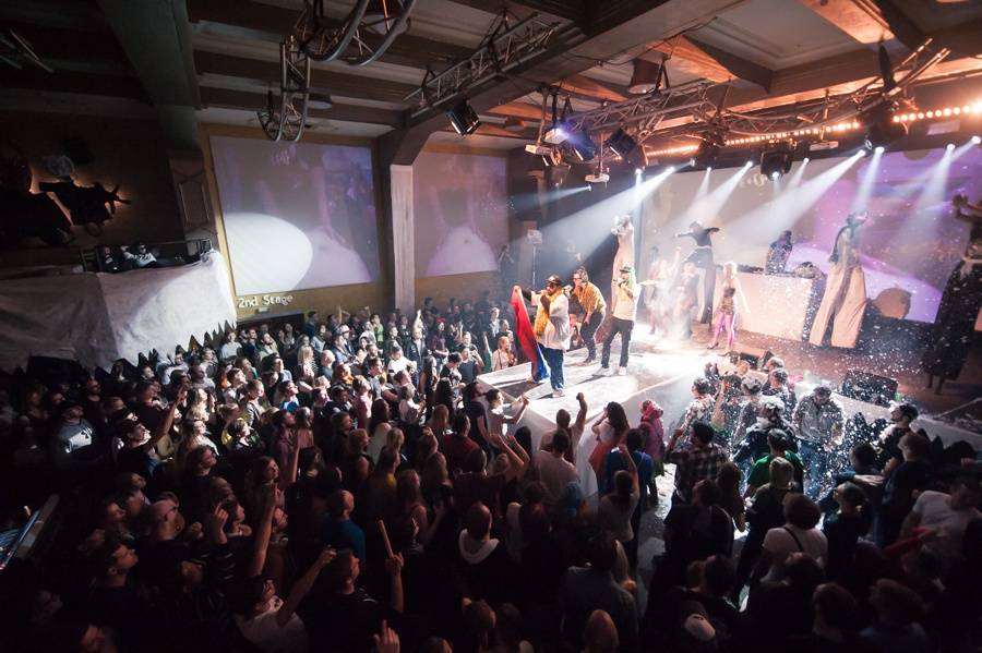 Kapitán Demo vystrojil v Roxy Vánoce jak hajzl