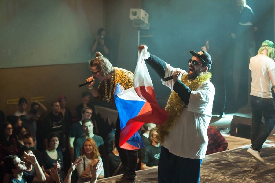 Kapitán Demo vystrojil v Roxy Vánoce jak hajzl