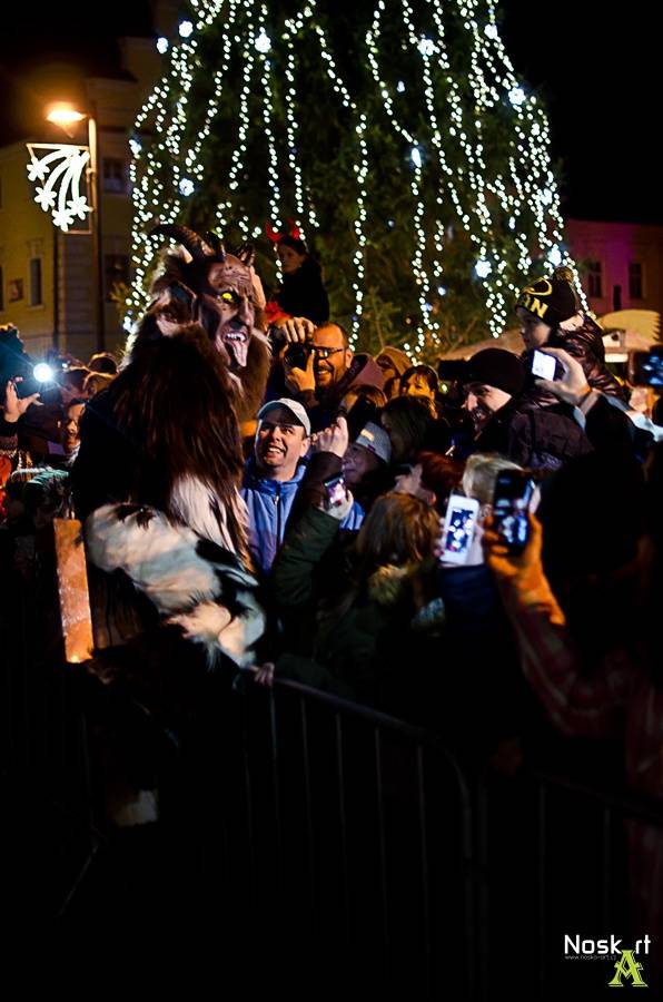 Žatecké náměstí ovládli čerti