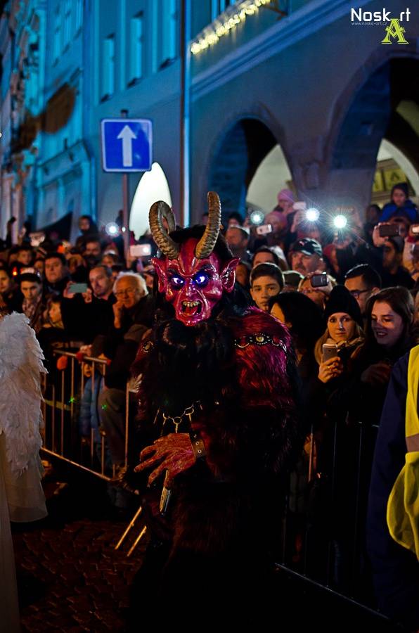 Žatecké náměstí ovládli čerti