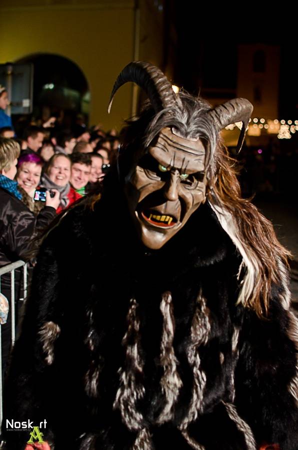 Žatecké náměstí ovládli čerti