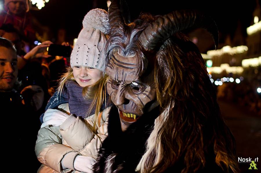 Žatecké náměstí ovládli čerti