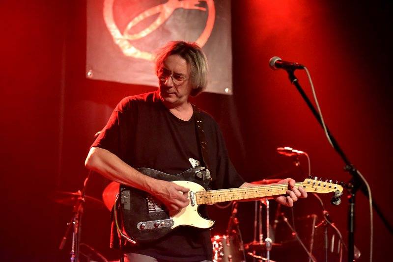 Sbohem, Juniore! Garage, Michal Ambrož a další se loučili s hudební agenturou