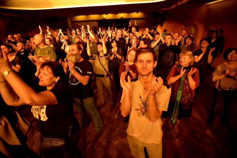 Sbohem, Juniore! Garage, Michal Ambrož a další se loučili s hudební agenturou