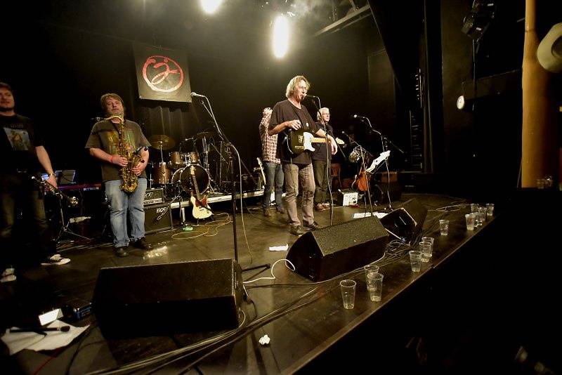 Sbohem, Juniore! Garage, Michal Ambrož a další se loučili s hudební agenturou