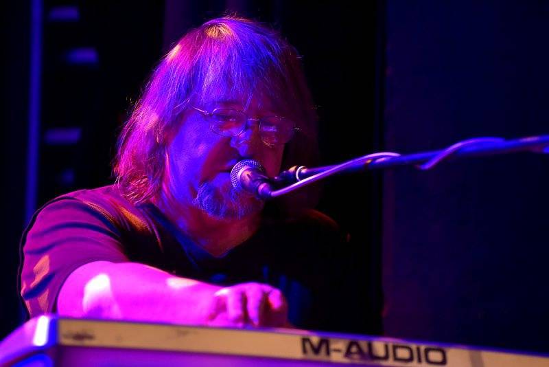 Sbohem, Juniore! Garage, Michal Ambrož a další se loučili s hudební agenturou