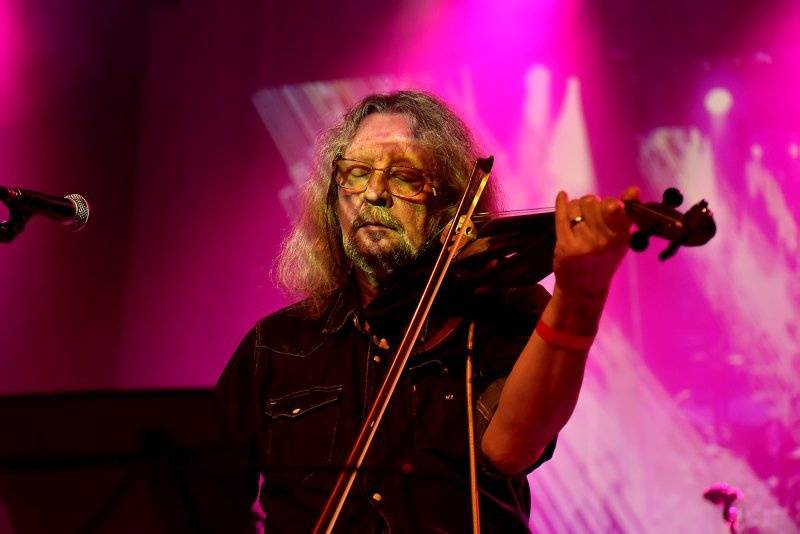 Sbohem, Juniore! Garage, Michal Ambrož a další se loučili s hudební agenturou