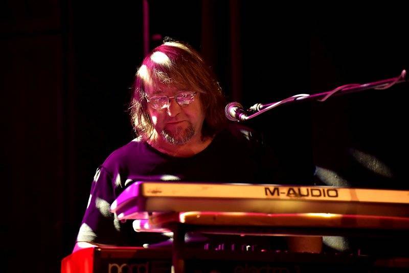 Sbohem, Juniore! Garage, Michal Ambrož a další se loučili s hudební agenturou