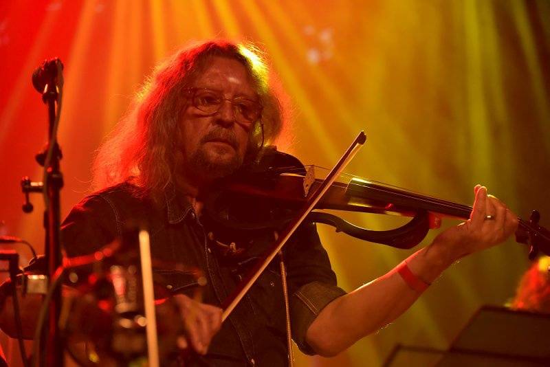 Sbohem, Juniore! Garage, Michal Ambrož a další se loučili s hudební agenturou